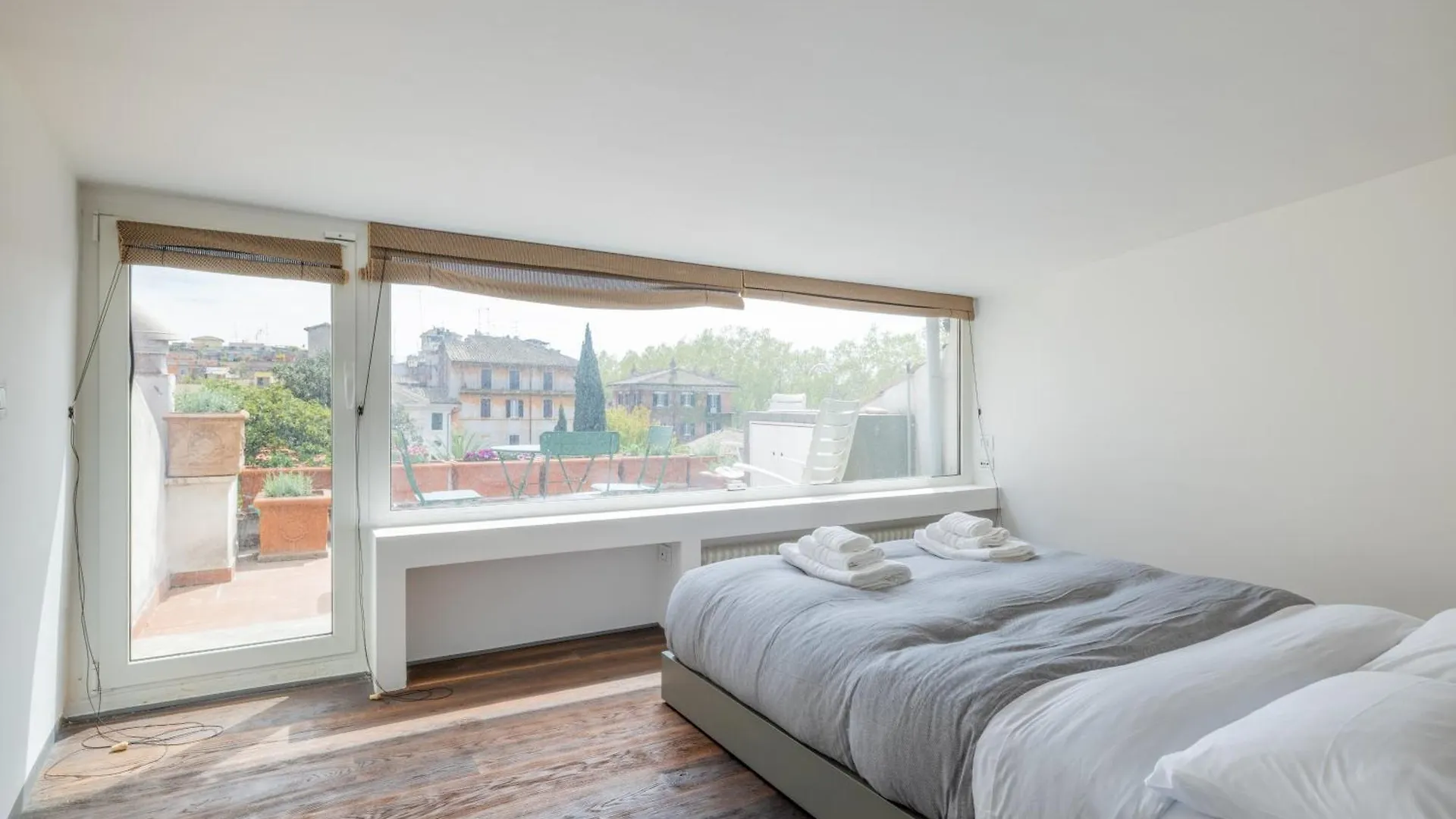 Farnesi Terrace Penthouse Apartment Rome