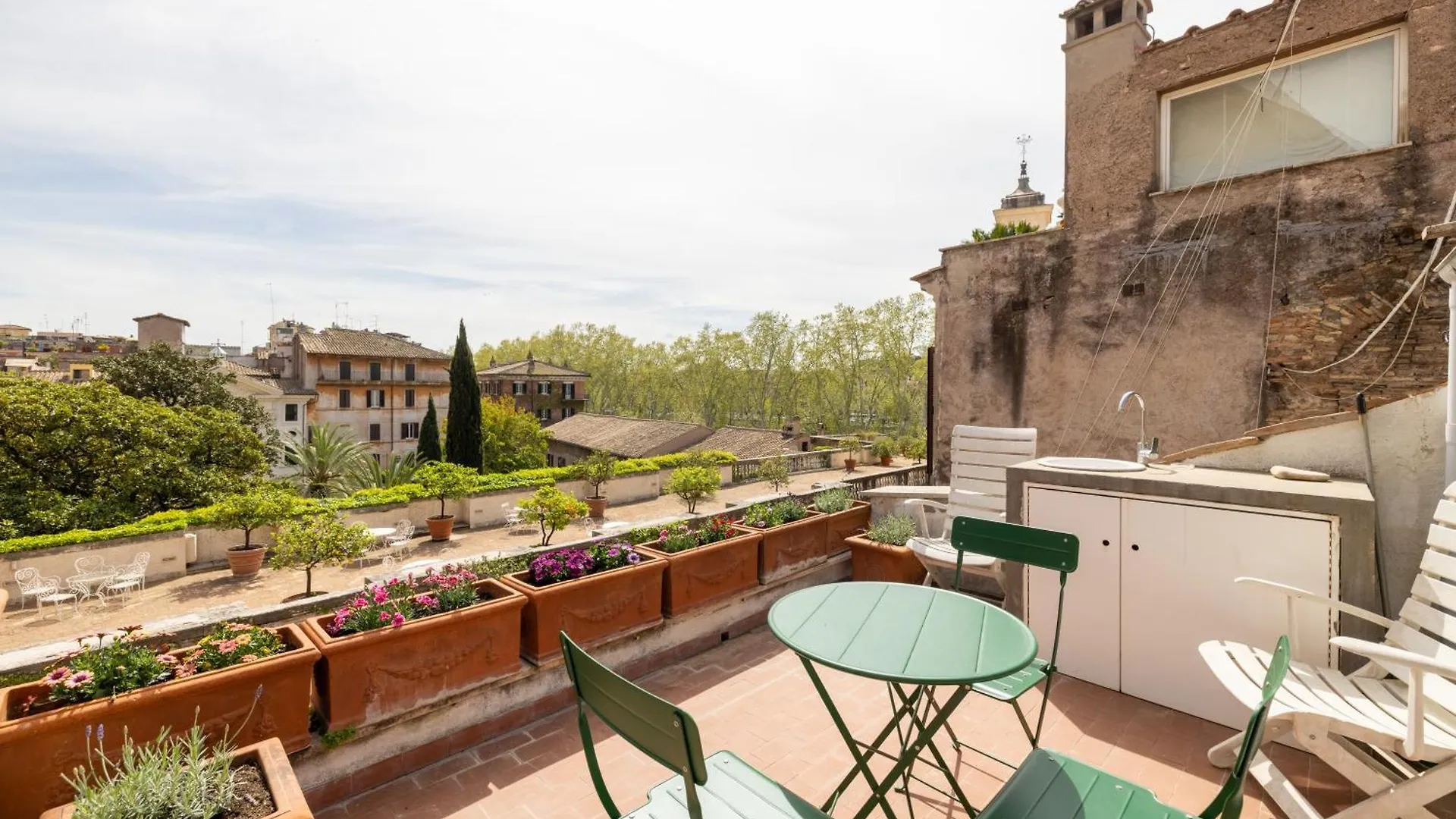 Farnesi Terrace Penthouse Apartment Rome