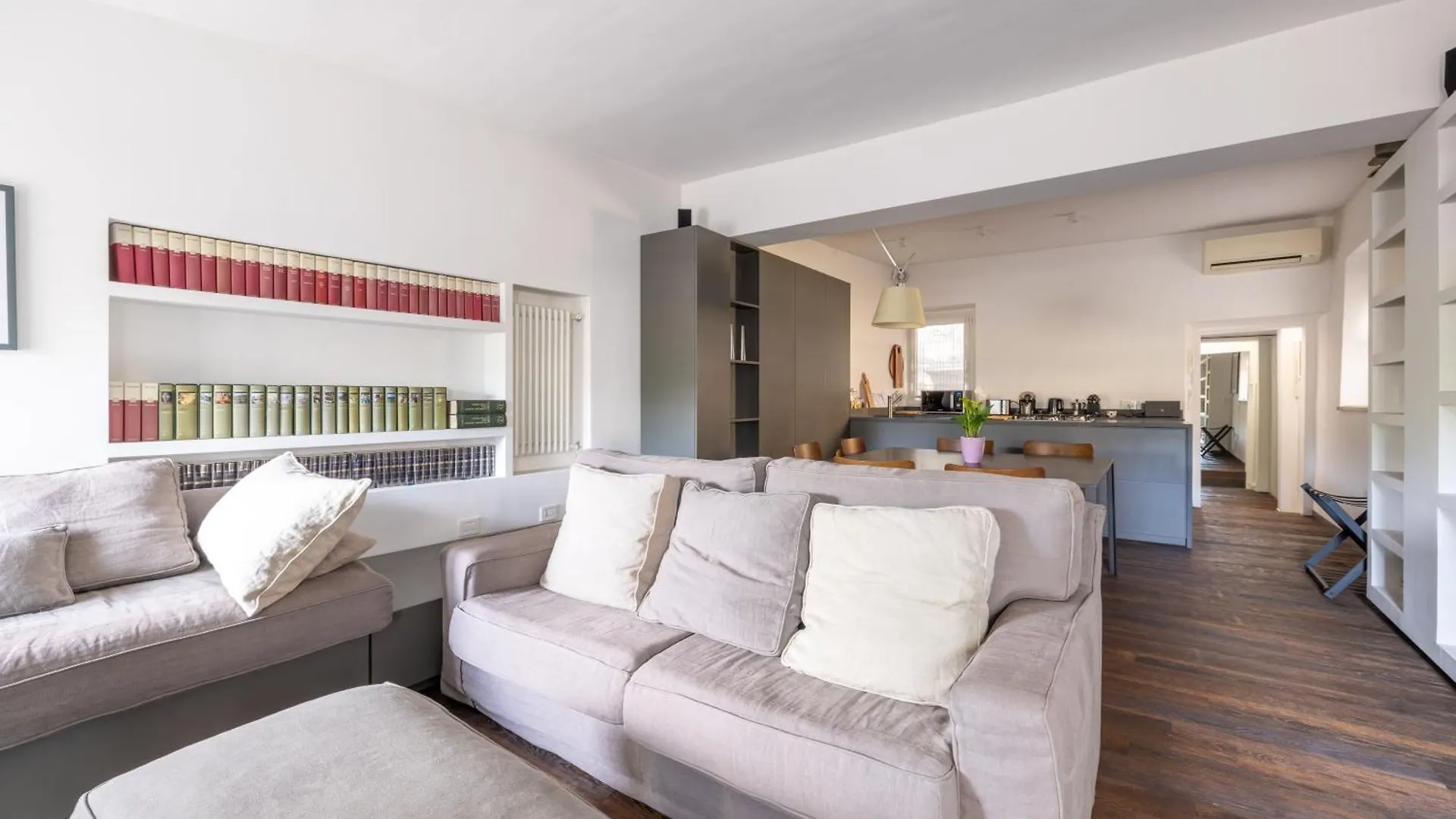 Farnesi Terrace Penthouse Apartment Rome