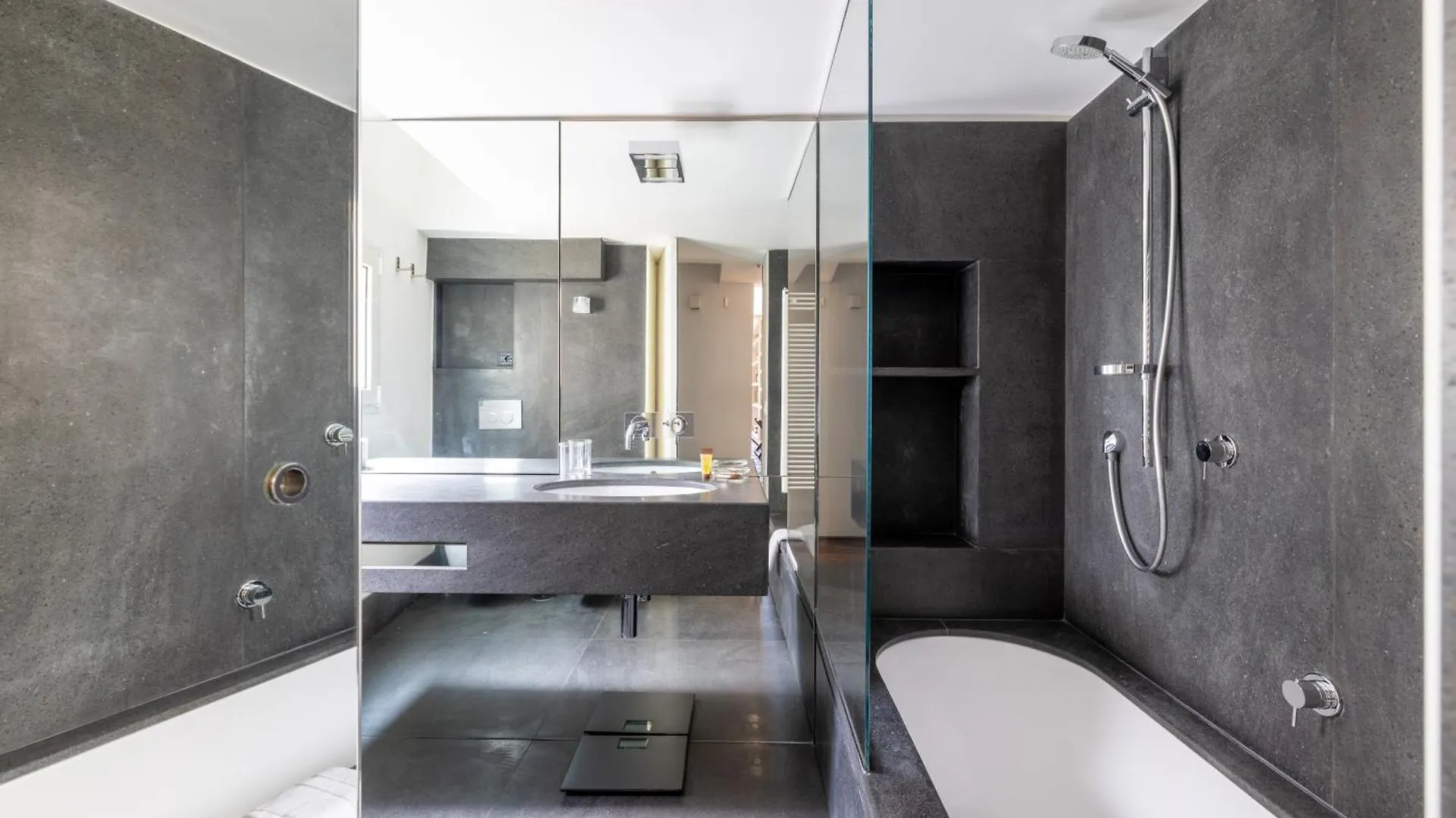 Farnesi Terrace Penthouse Apartment Rome